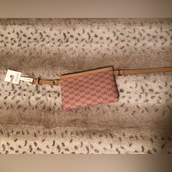 Michael Kors crossbody bag/ Fanny pack NWT pink leather - Picture 7 of 11